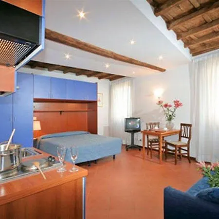 Hotel Daisy *